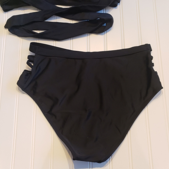Cupshe Black Bikini Swimsuit Cut Outs - Picture 4 of 8